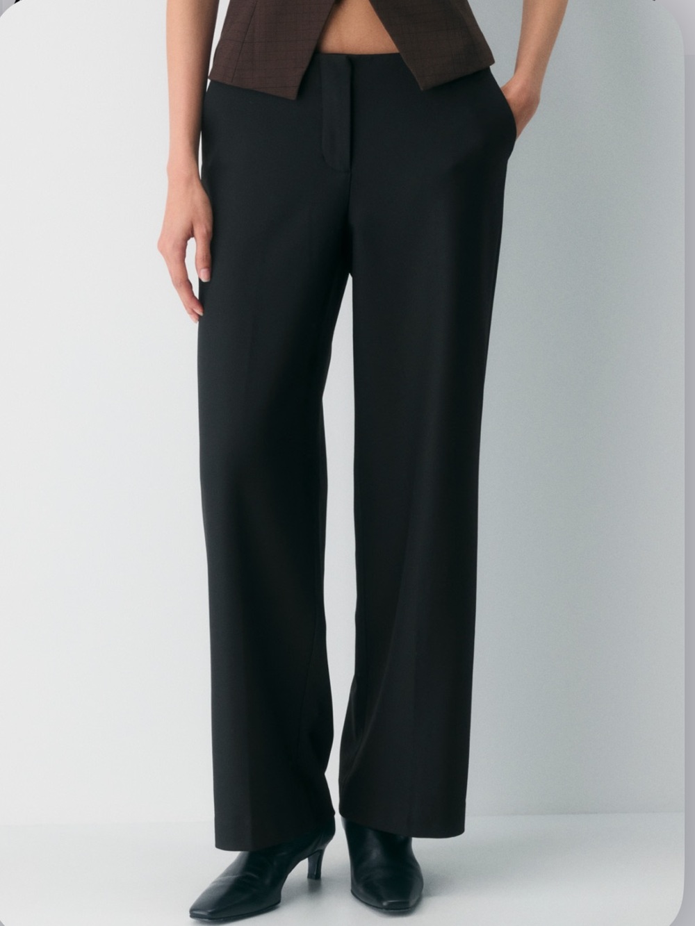 ARITZIA Ensemble Pants in Black size 8 Flat Front Trousers